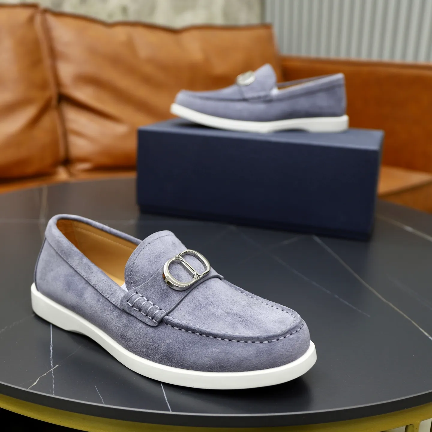 Ex-factory price: 560🙅‍♂️🙅‍♂️🙅‍♂️ Brand: Dior DIOR Standard code: Men's code 38/44 (45 can be customized) Grade: Same as the official website Material: Original cowhide stitching, cowhide lining, original TPU wear-resistant soft outsole Style categories: Leisure and sports version, footwear for driving, young fashion, European and American trends, British style Color: actual picture color